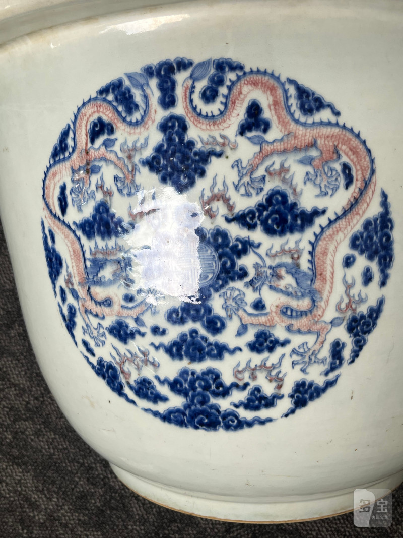 清康熙  御制青花釉里红“八龙贺寿”纹大花盆 ( 带木座 ) - 图13